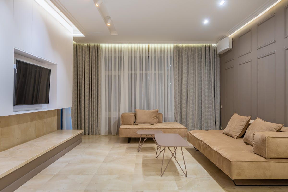 Room where everything is at the same low height with no vertical elements